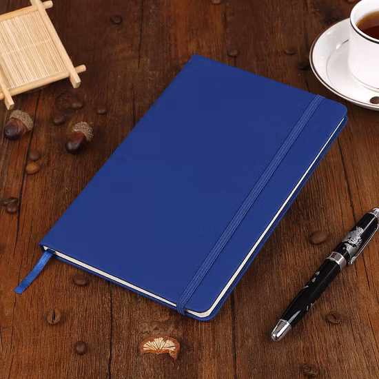 Maßgeschneiderte tragbare A6-Taschen-Hardcover-Notizbücher aus veganem PU-Leder mit Stifthalter